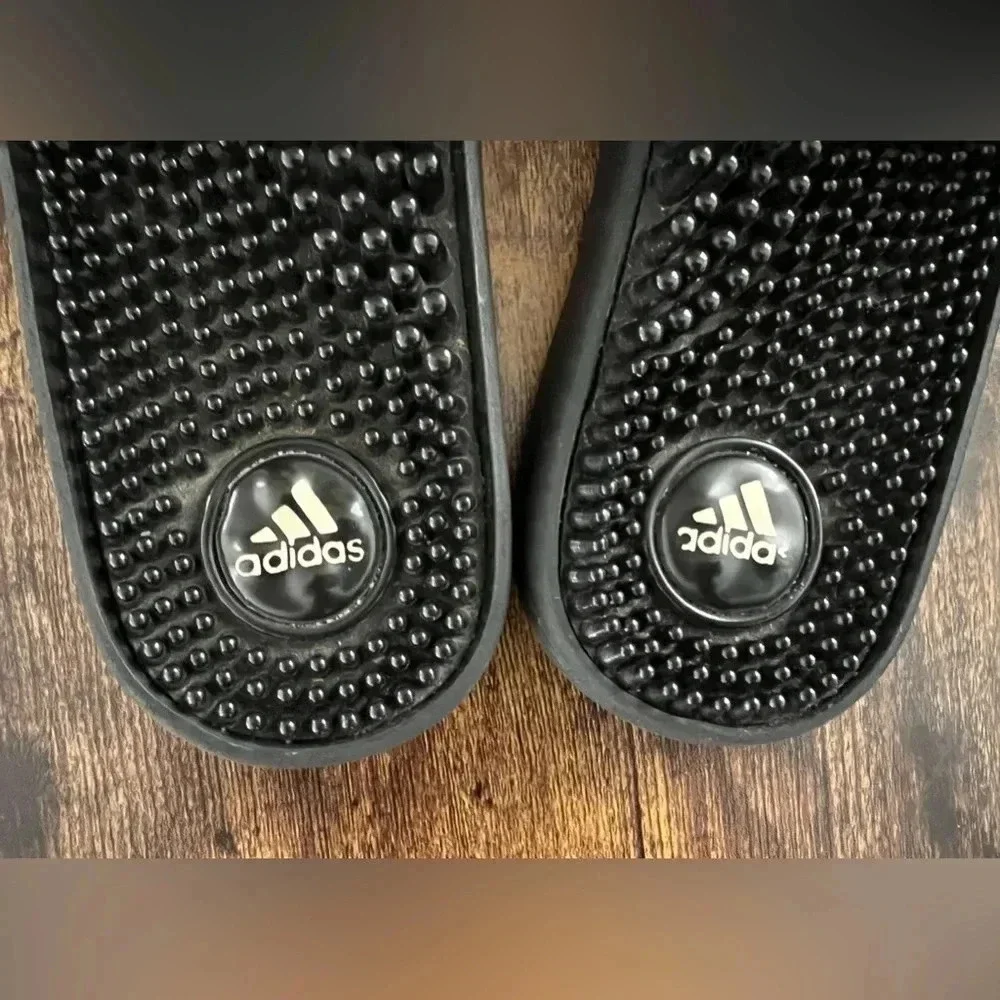 Adidas | Addisage mens slides. Size: 6 mens/7 women’s.